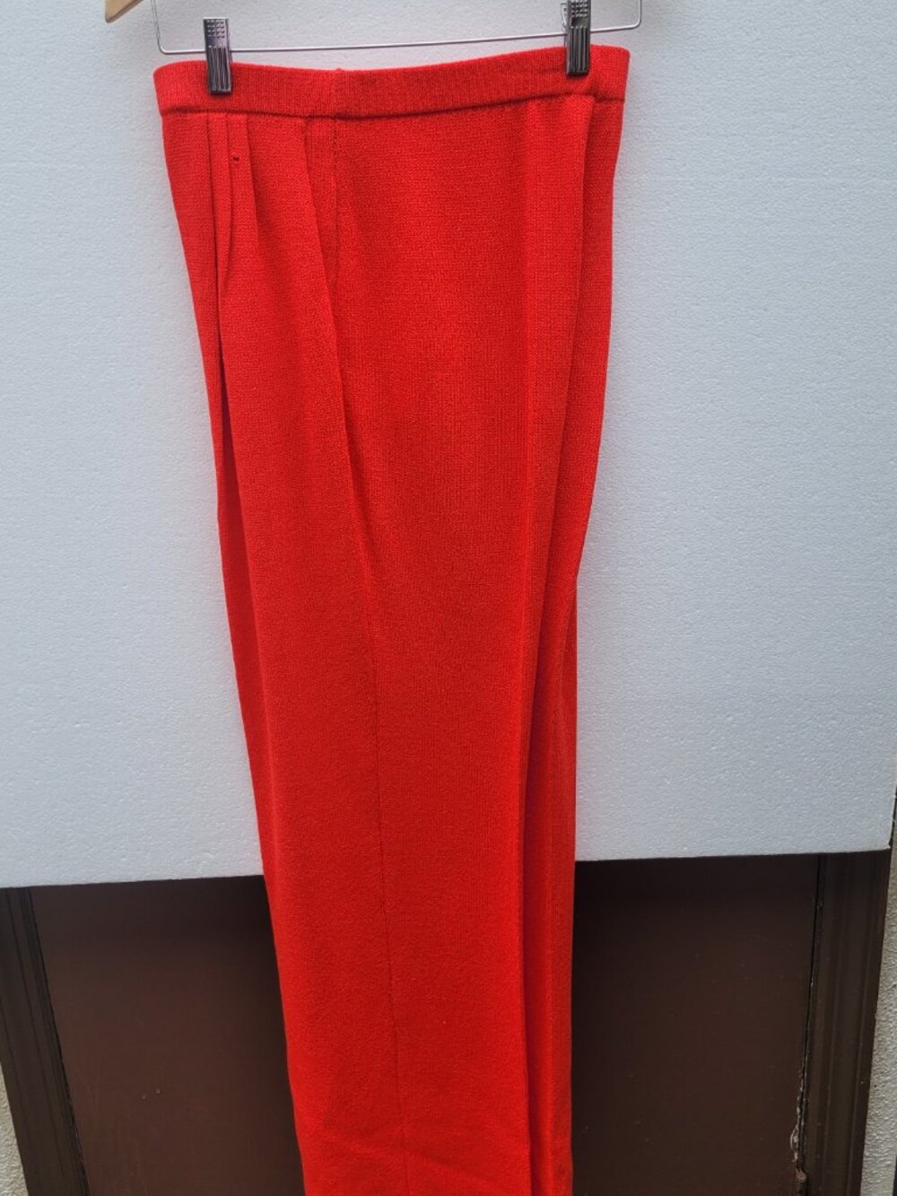 St John Collection Santana Knit Pants RED Pleated Size 8 Straight Leg Pull-On
